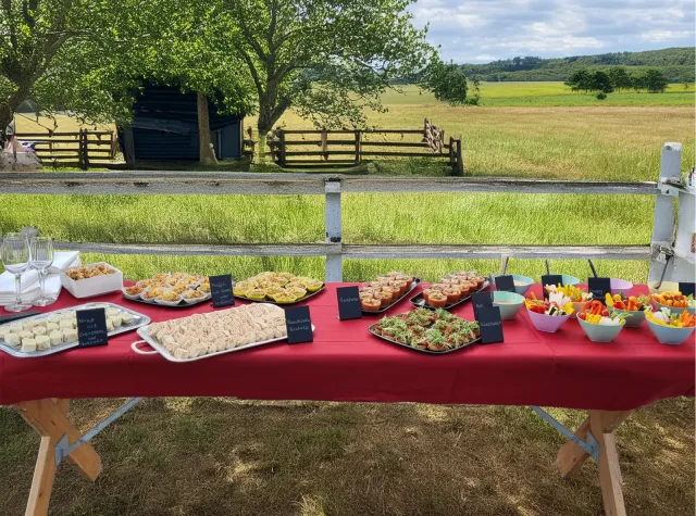 Food on Wheels bei einem Gartenfest