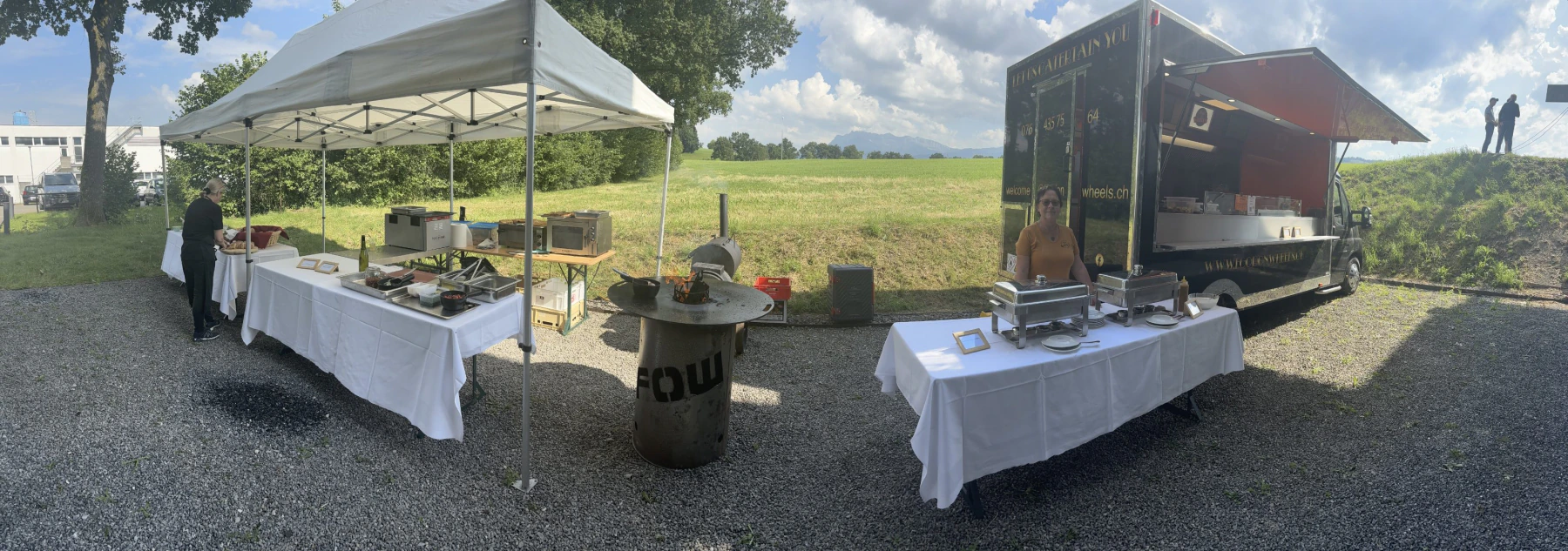 Food on Wheels Catering mit Truck, Buffet, Feuerstelle und Lands